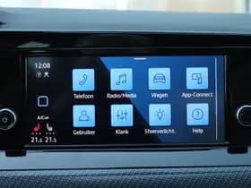 Volkswagen Golf thumbnail 32
