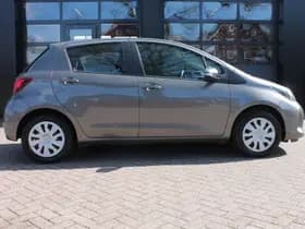 Toyota Yaris thumbnail 9