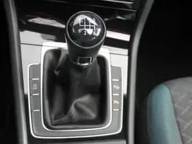 Volkswagen Golf thumbnail 38