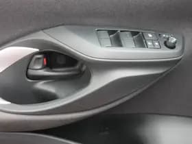 Toyota Yaris thumbnail 18