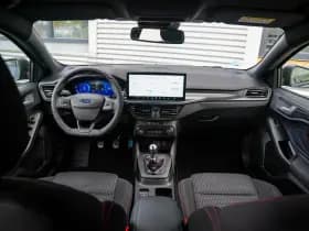 Ford Focus 1.0 EcoBoost Hybrid ST Line 1.0 EcoBoost Hybrid ST Line thumbnail 2