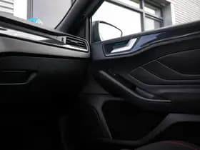 Ford Focus 1.0 EcoBoost Hybrid ST Line 1.0 EcoBoost Hybrid ST Line thumbnail 23