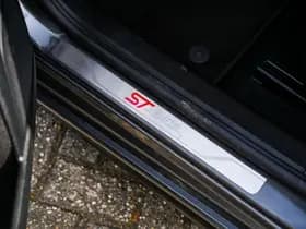 Ford Focus 1.0 EcoBoost Hybrid ST Line 1.0 EcoBoost Hybrid ST Line thumbnail 33