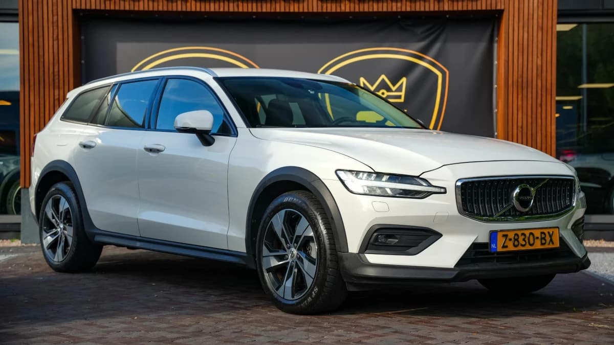 Volvo V60 Cross Country 2.0 B5 AWD Pro Cross Country 2.0 B5 AWD Pro — foto 1