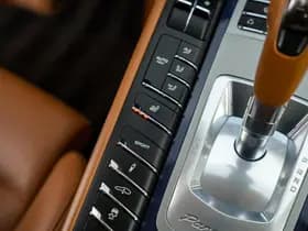 Porsche Panamera 3.0 S Hybrid 3.0 S Hybrid thumbnail 16