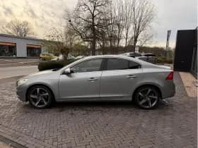 Volvo S60 1.6 T3 R-Design 1.6 T3 R-Design thumbnail 4