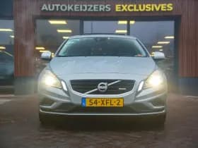 Volvo S60 1.6 T3 R-Design 1.6 T3 R-Design thumbnail 3