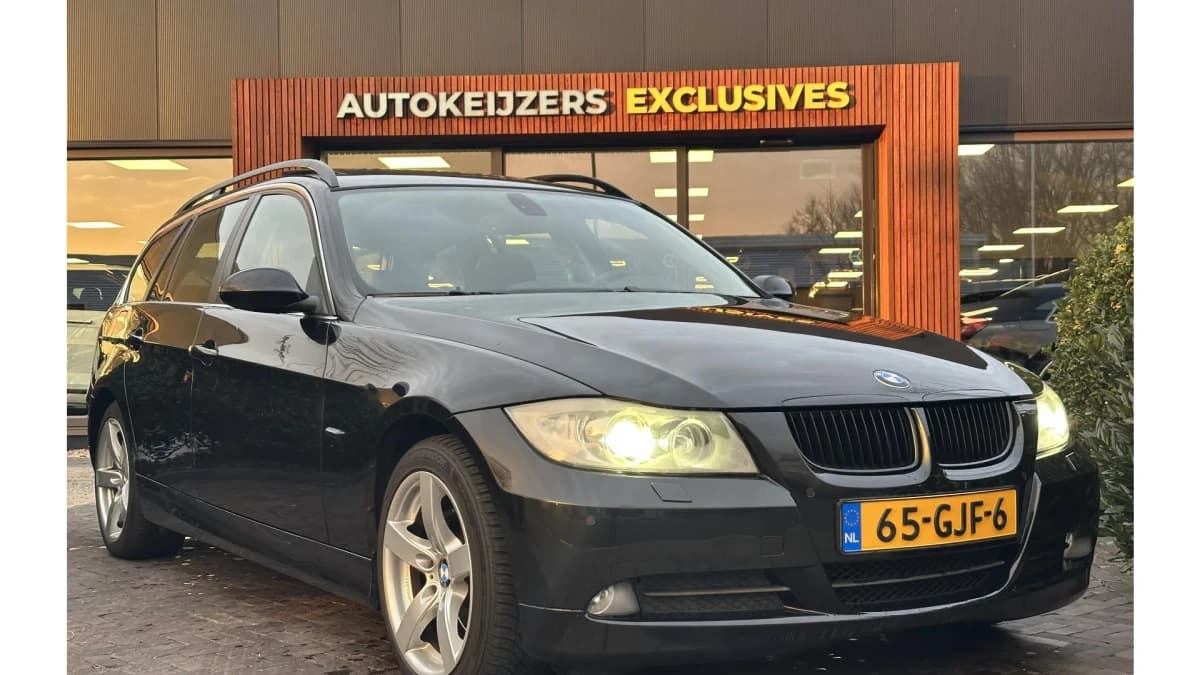 BMW 3 Serie Touring 325xi High Executive Touring 325xi High Executive — foto 1