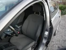 Ford Focus 1.0 EcoBoost Titanium 1.0 EcoBoost Titanium thumbnail 4