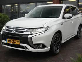 Mitsubishi Outlander 2.0 PHEV Premium 2.0 PHEV Premium thumbnail 2
