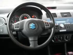 Suzuki Swift 1.3 GLS 1.3 GLS thumbnail 12