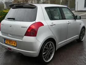 Suzuki Swift 1.3 GLS 1.3 GLS thumbnail 8