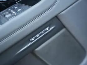 Land Rover Range Rover Evoque 1.5 P300e AWD R-Dynamic SE 1.5 P300e AWD R-Dynamic SE thumbnail 18