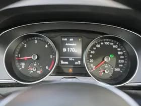 Volkswagen Passat thumbnail 32
