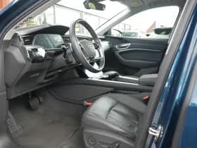 Audi E-tron e-tron 50 quattro Launch edition plus 71 kWh e-tron 50 quattro Launch edition plus 71 kWh thumbnail 4