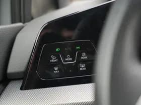 Volkswagen Golf thumbnail 44