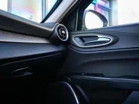 Alfa Romeo Giulia thumbnail 23