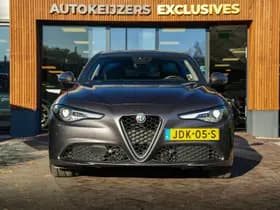 Alfa Romeo Giulia thumbnail 5
