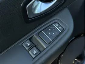 Renault Clio thumbnail 12