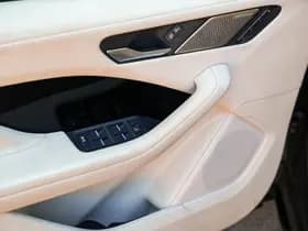 Jaguar I-Pace thumbnail 14