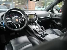 Porsche Cayenne thumbnail 2