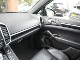 Porsche Cayenne thumbnail 40
