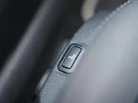 Volkswagen Golf thumbnail 37