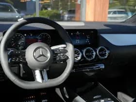 Mercedes-Benz GLA thumbnail 2