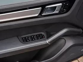 Porsche Cayenne thumbnail 16