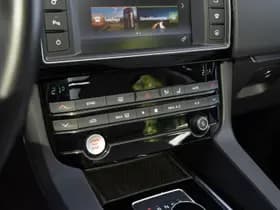 Jaguar F-Pace 2.0 Portfolio Pano AWD 20d 2.0 Portfolio Pano AWD 20d thumbnail 16