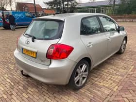 Toyota Auris thumbnail 3