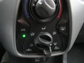 Peugeot 108 1.0 e-VTi 68pk 5D Blue Lease thumbnail 10