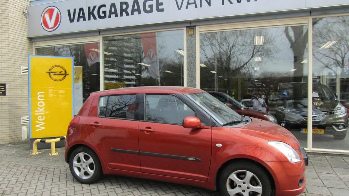 Suzuki Swift 1.3 5DR EXCLUSIVE — foto 1
