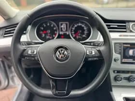 Volkswagen Passat thumbnail 16