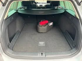 Volkswagen Passat thumbnail 32