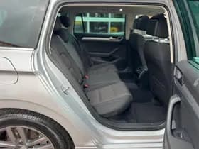 Volkswagen Passat thumbnail 36