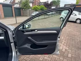 Volkswagen Passat thumbnail 38