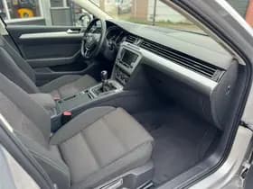 Volkswagen Passat thumbnail 40