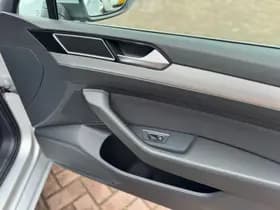 Volkswagen Passat thumbnail 41