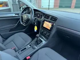 Volkswagen Golf thumbnail 44