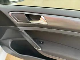 Volkswagen Golf thumbnail 32
