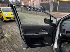 Mazda 5 thumbnail 9
