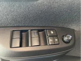 Toyota Yaris 1.5 Hybrid Dynamic thumbnail 18