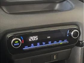 Toyota Yaris 1.5 Hybrid Dynamic thumbnail 31