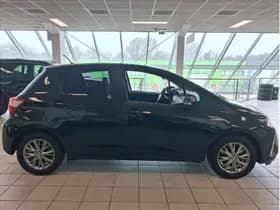 Toyota Yaris 1.5 Hybrid Dynamic thumbnail 11