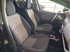 Toyota Yaris 1.5 Hybrid Dynamic thumbnail 18