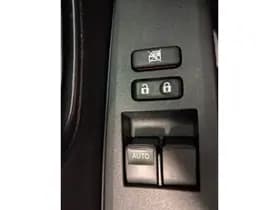 Toyota Yaris thumbnail 25