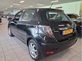 Toyota Yaris thumbnail 4
