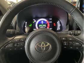 Toyota Yaris 1.5 Hybrid 115 First Edition thumbnail 24
