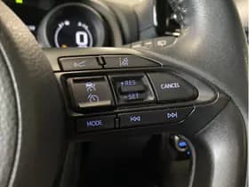 Toyota Yaris 1.5 Hybrid Dynamic thumbnail 17